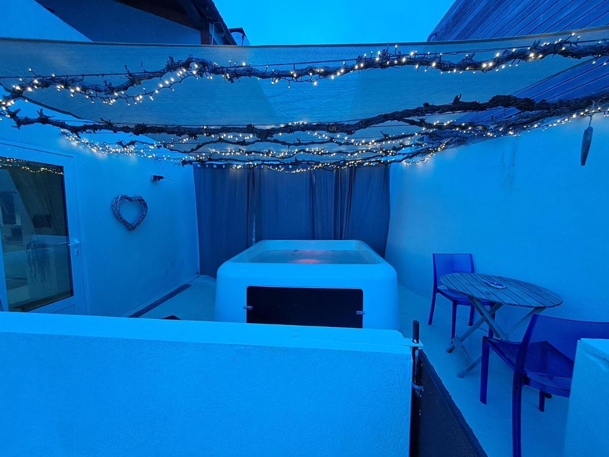 Les Suites Love 3 Spa Vue Mer Piscine Marseille Luaran gambar