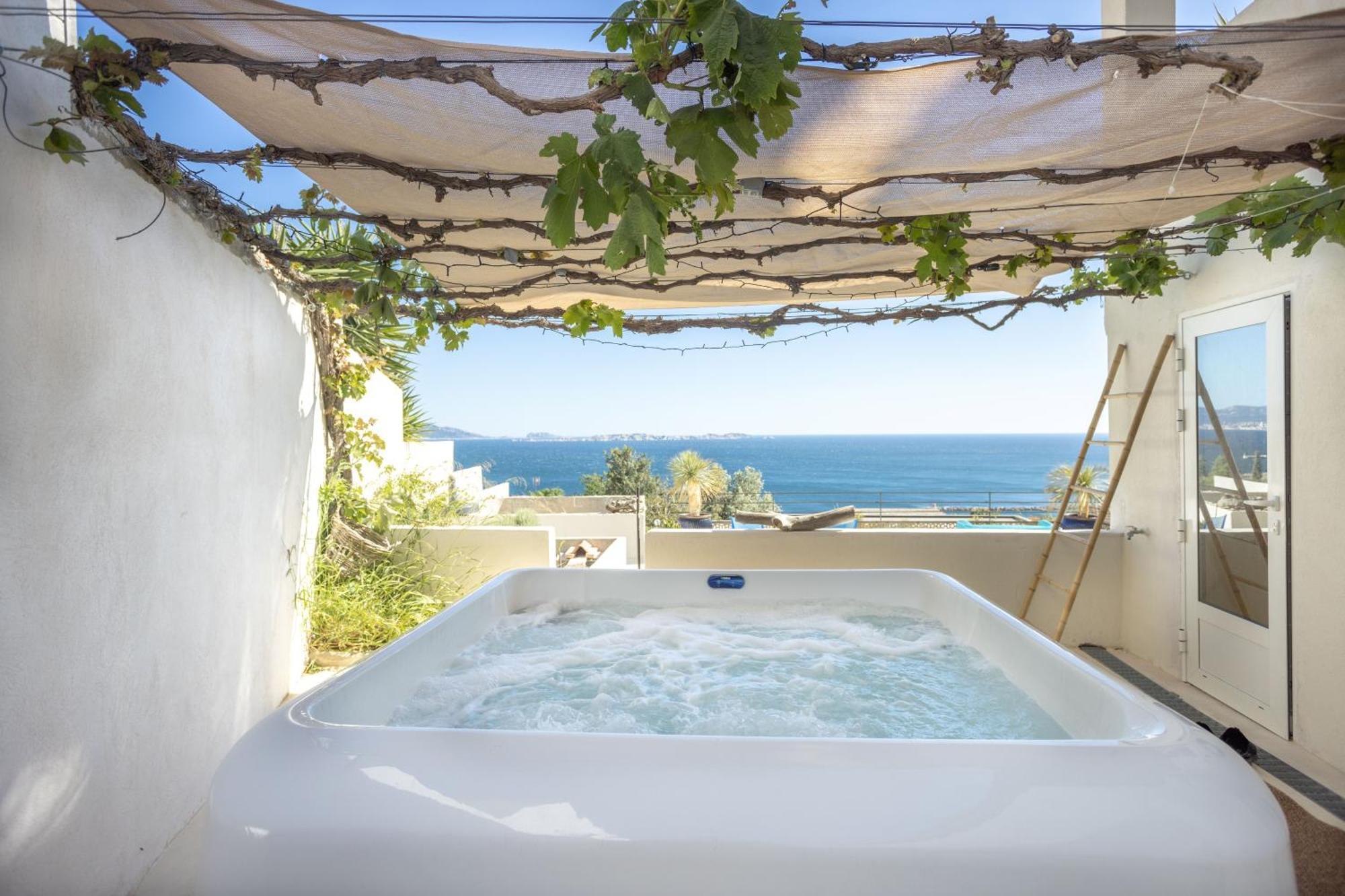 Les Suites Love 3 Spa Vue Mer Piscine Marseille Luaran gambar