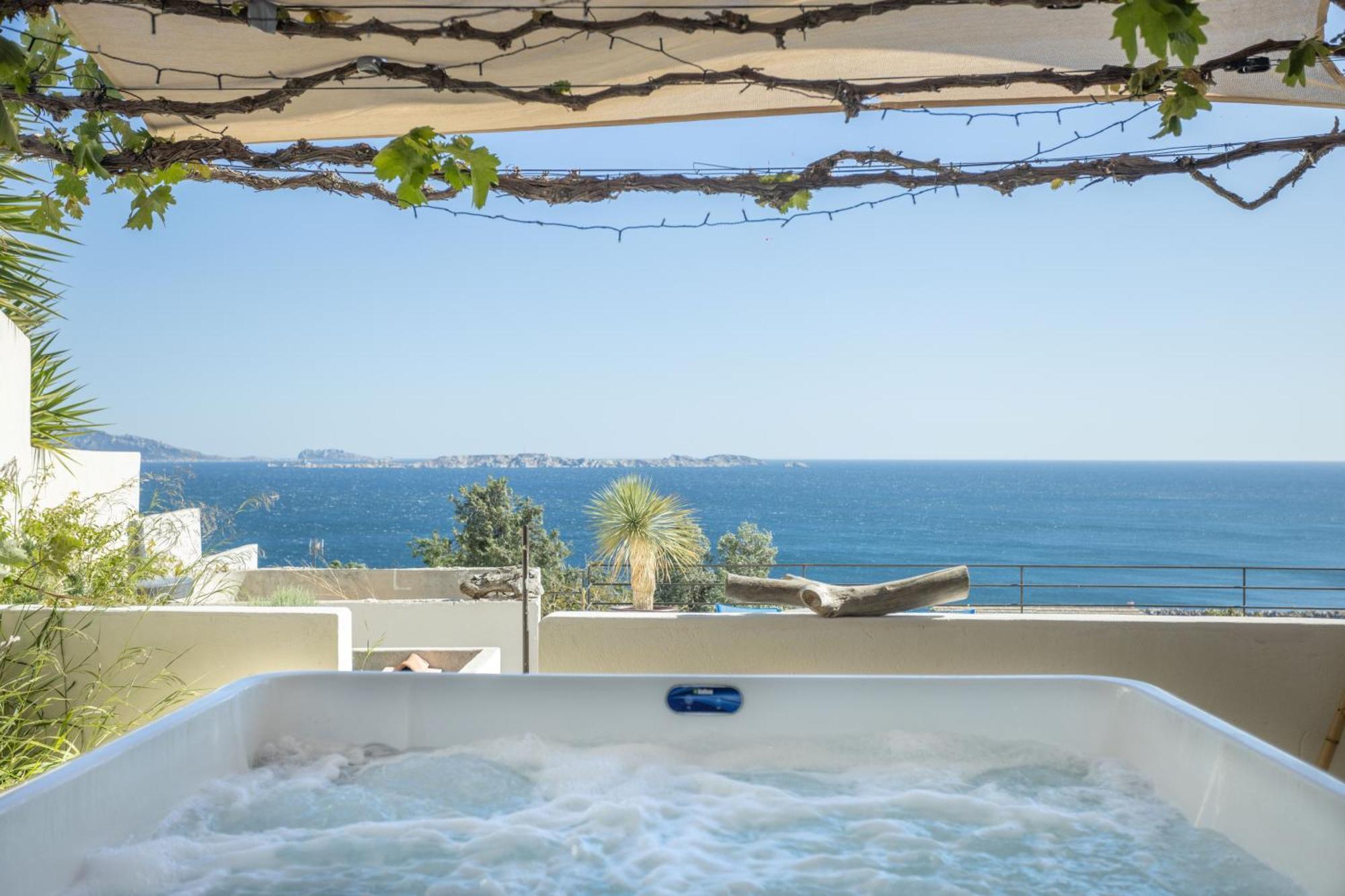 Les Suites Love 3 Spa Vue Mer Piscine Marseille Luaran gambar