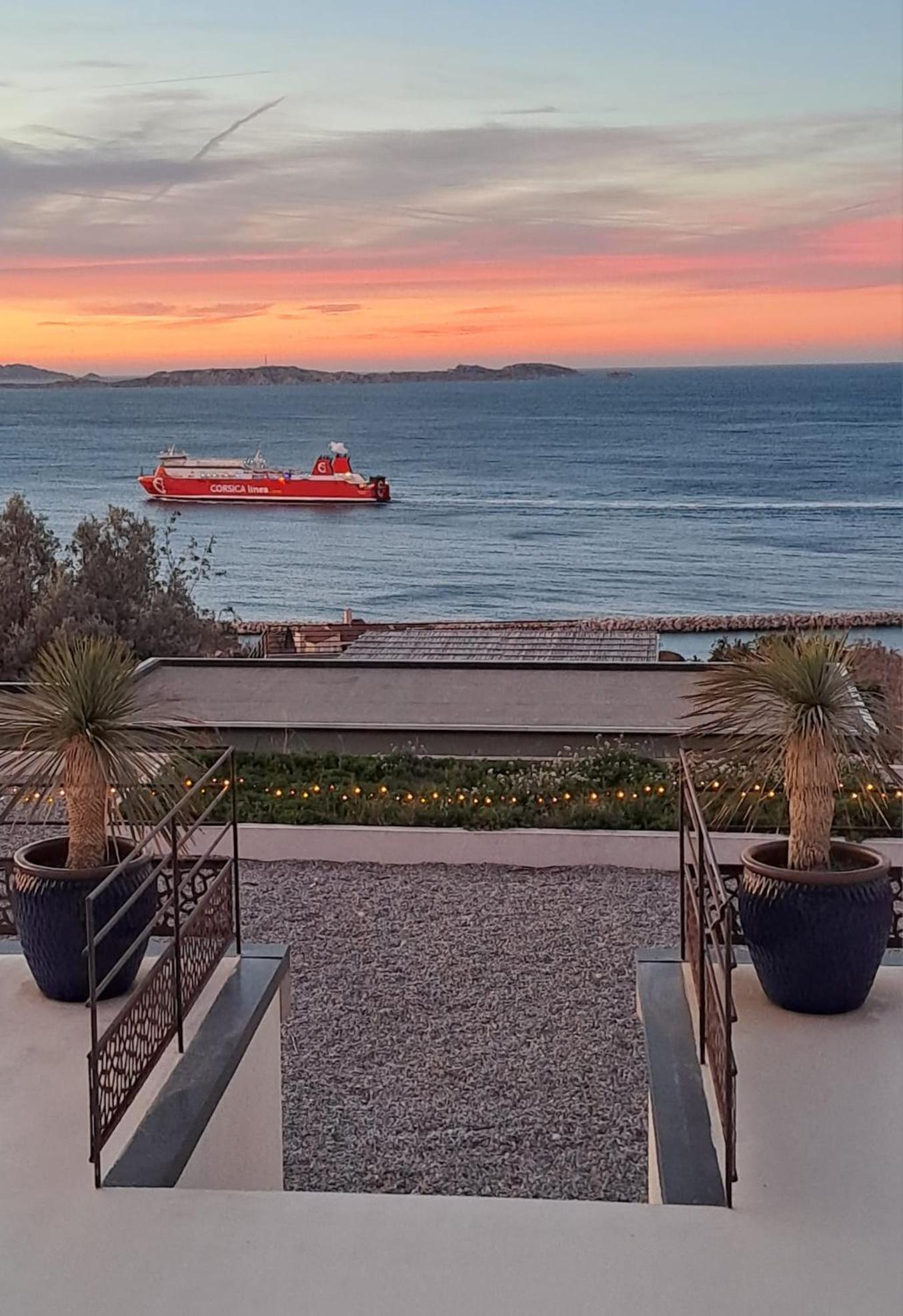 Les Suites Love 3 Spa Vue Mer Piscine Marseille Luaran gambar